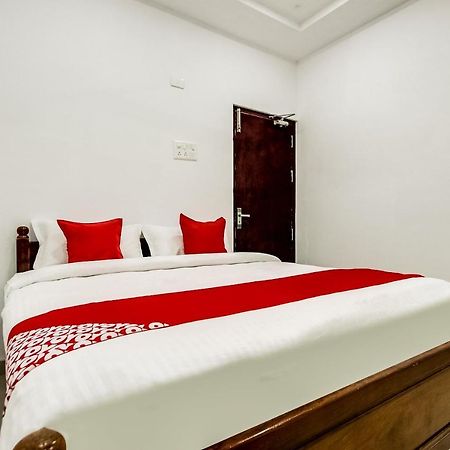 Oyo 70841 Hotel Anjali Residency Velur Extérieur photo
