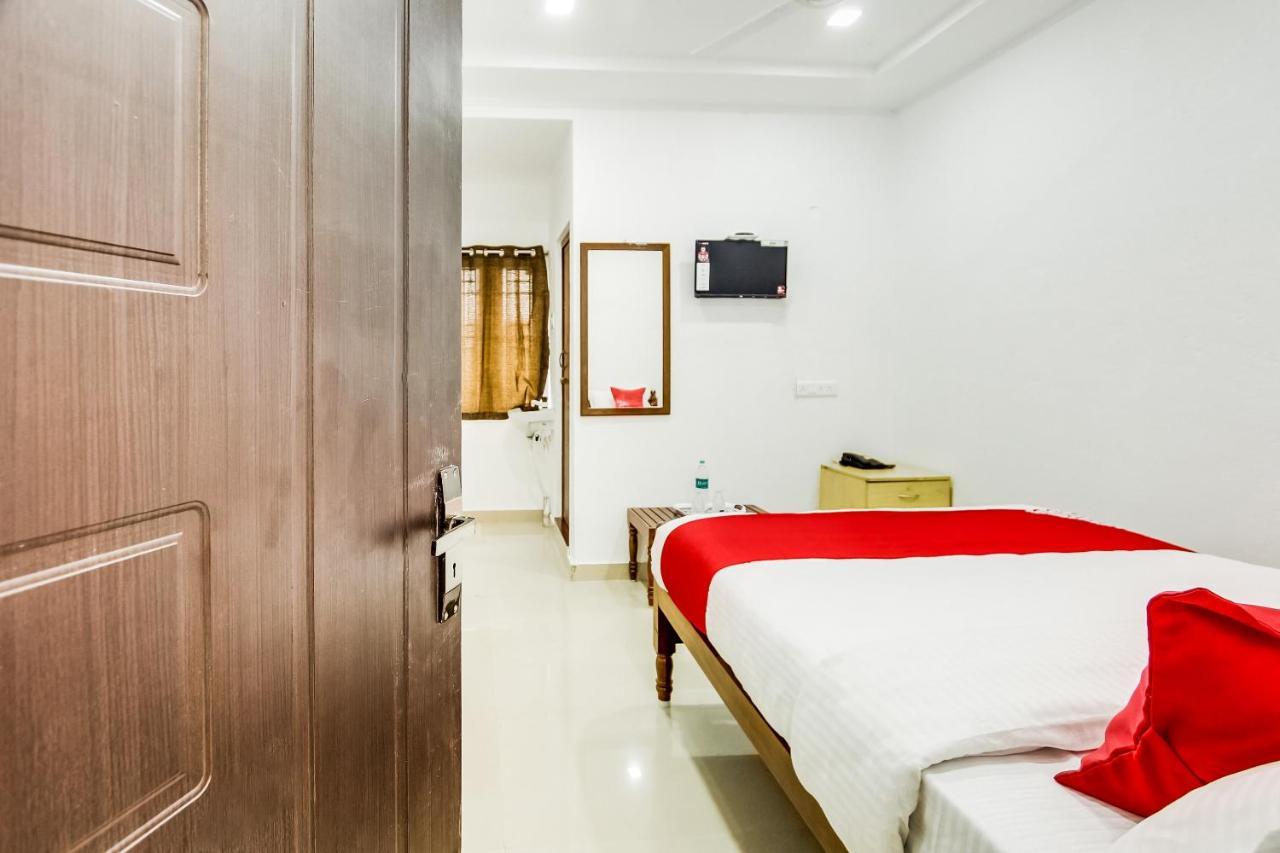 Oyo 70841 Hotel Anjali Residency Velur Extérieur photo