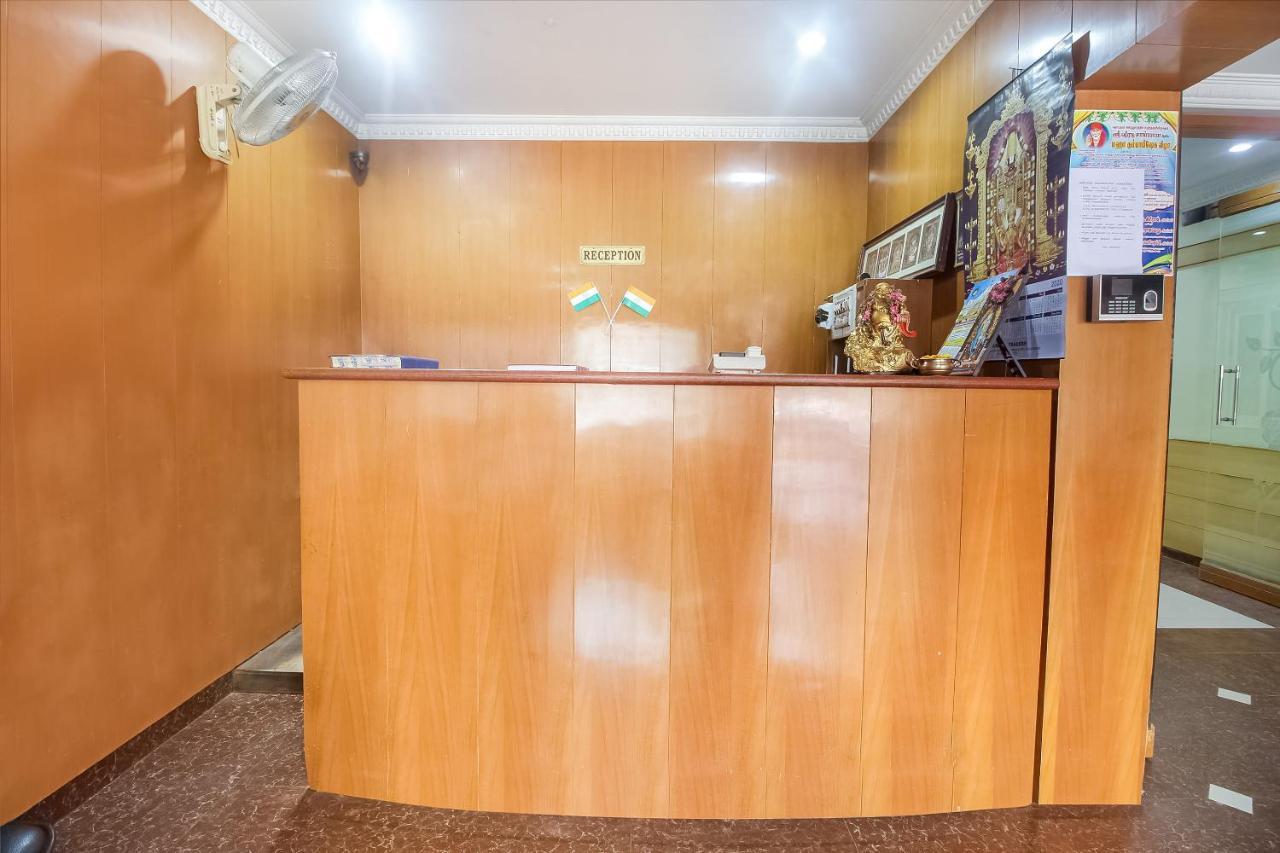 Oyo 70841 Hotel Anjali Residency Velur Extérieur photo