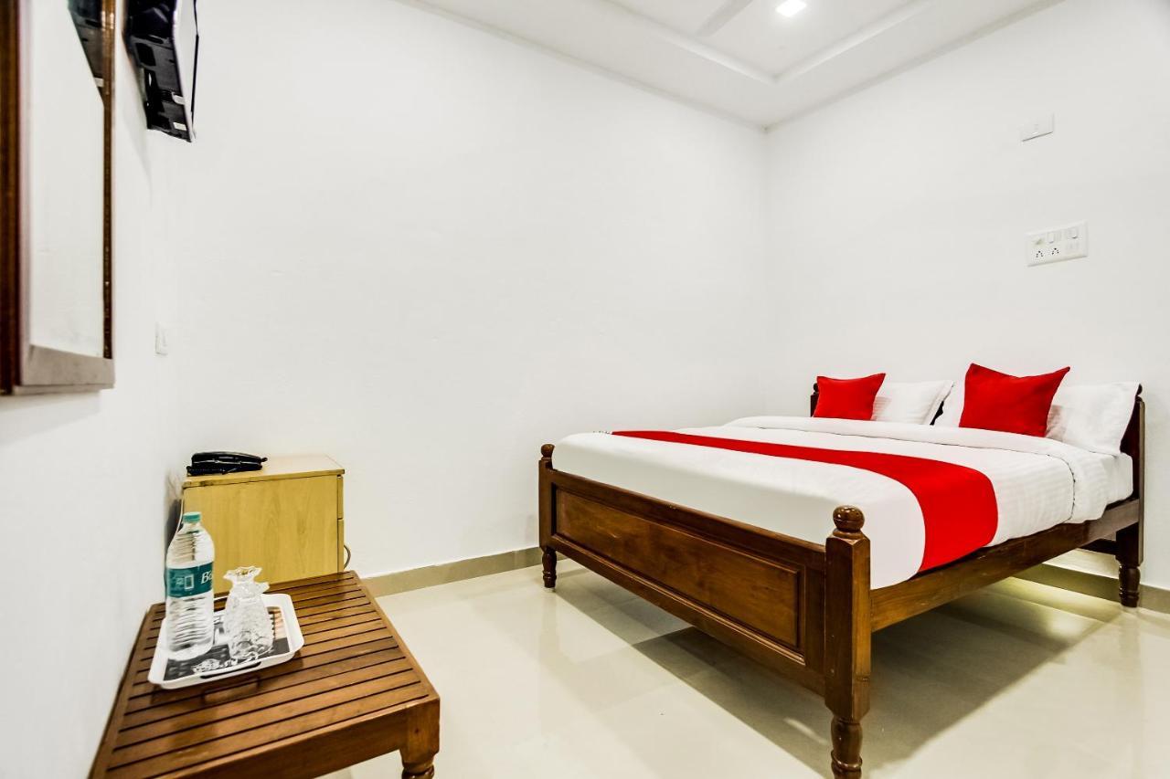 Oyo 70841 Hotel Anjali Residency Velur Extérieur photo