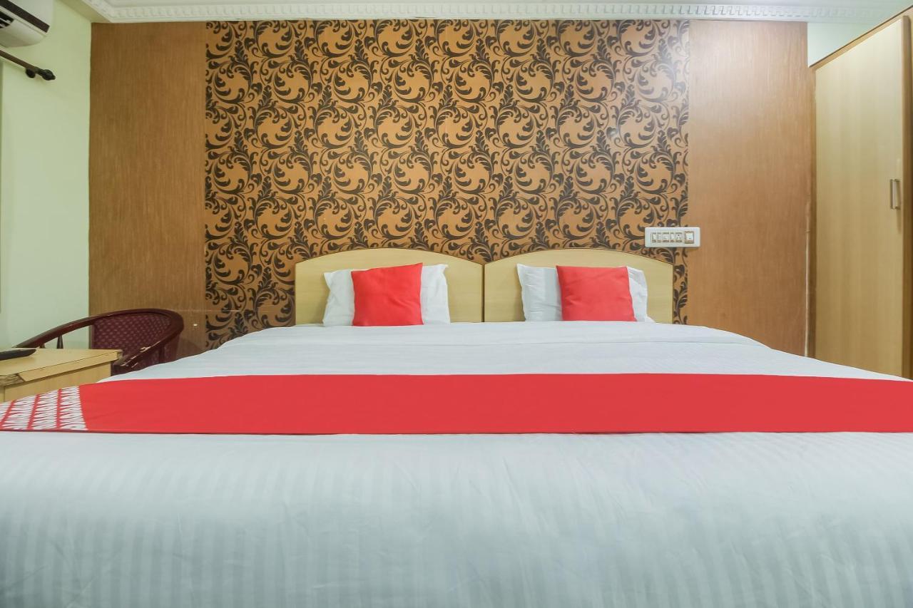 Oyo 70841 Hotel Anjali Residency Velur Extérieur photo